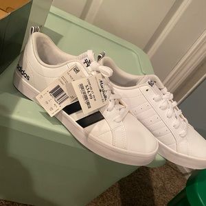 ADIDAS - white and black basketball sneakers – size 8.5